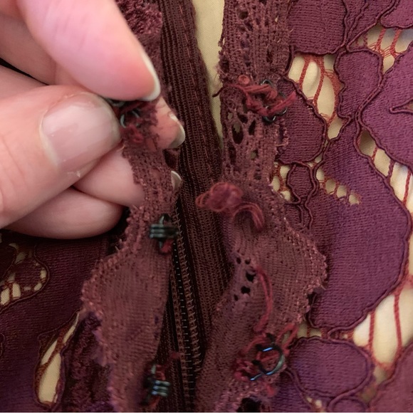 Lulu’s Maroon Lace Long Sleeve Dress Size Small - Picture 5 of 5